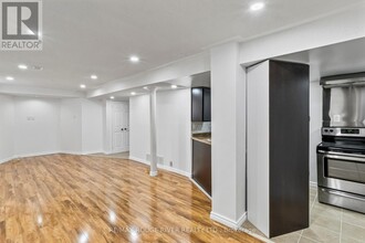 2292 Chapman Ct in Pickering, ON - Building Photo - Building Photo