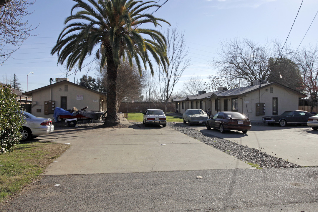 2932-2936 Connie Dr in Sacramento, CA - Foto de edificio