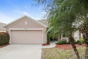 4085 Waltham Forest Dr in Tavares, FL - Building Photo