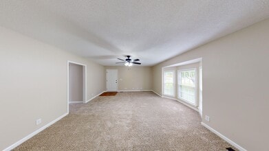 1485 Nichols Dr in Clarksville, TN - Building Photo - Building Photo