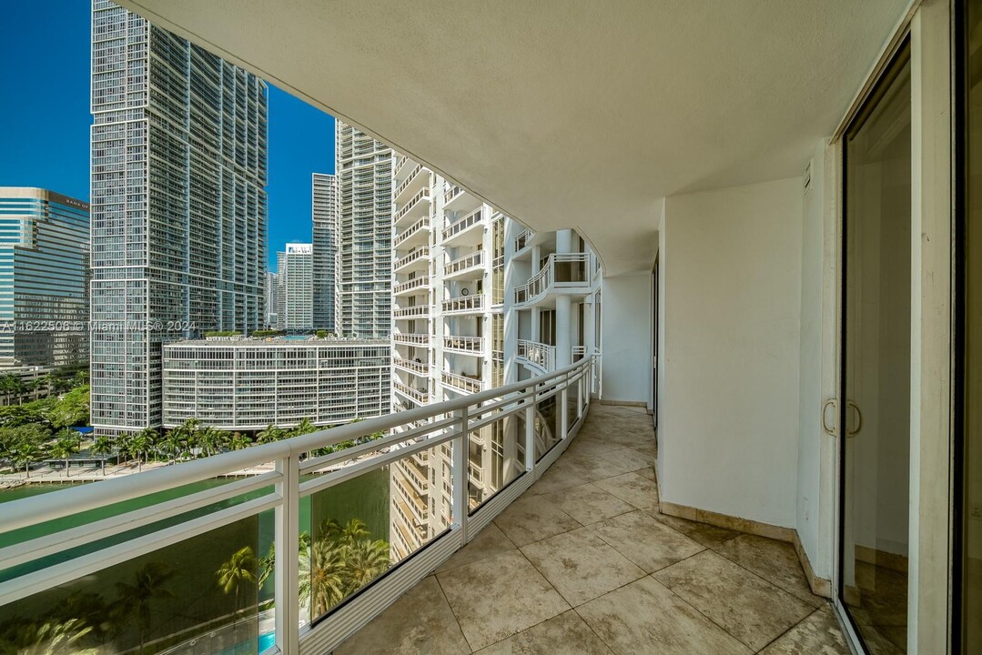 901 Brickell Key, Unit # 1709 in Miami, FL - Building Photo