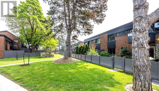 51 Broadfield Dr in Toronto, ON - Building Photo - Building Photo