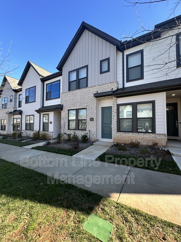 5915 Ardrey Kell Rd in Charlotte, NC - Building Photo - Building Photo