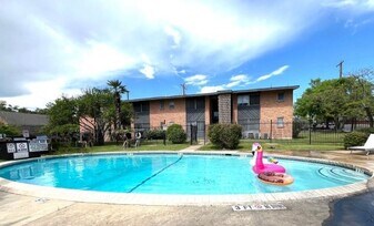 3304 Red River St in Austin, TX - Building Photo