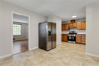 383 Dan Pl SE in Smyrna, GA - Building Photo - Building Photo