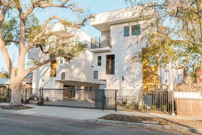 5248 1/2 Cleon Ave in Los Angeles, CA - Building Photo