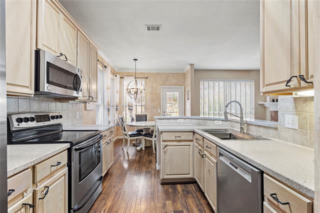 3813 Oak Leaf Ln in Bedford, TX - Building Photo - Building Photo