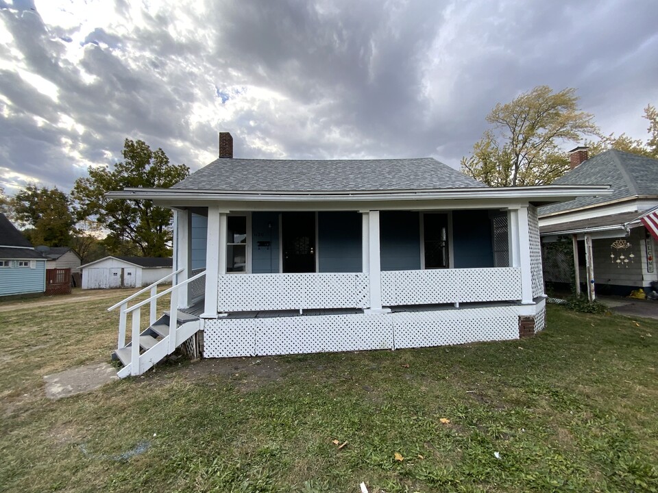 1120 Martin St in Danville, IL - Building Photo