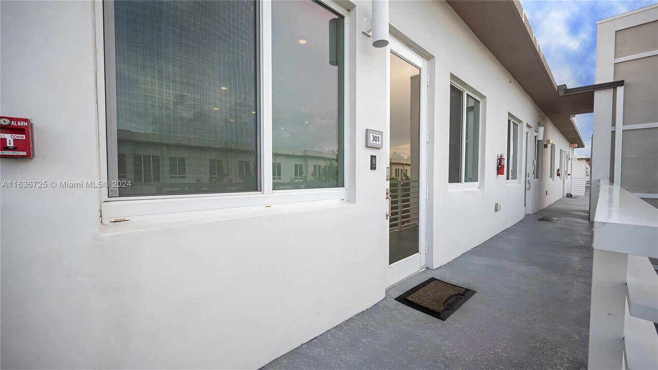 6410 NW 102nd Path, Unit 301 in Doral, FL - Building Photo