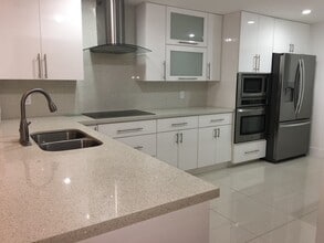 3553 Estepona Ave in Doral, FL - Building Photo - Building Photo