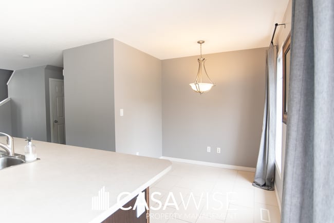 1623-1623 Towne Centre Blvd NW in Edmonton, AB - Building Photo - Building Photo