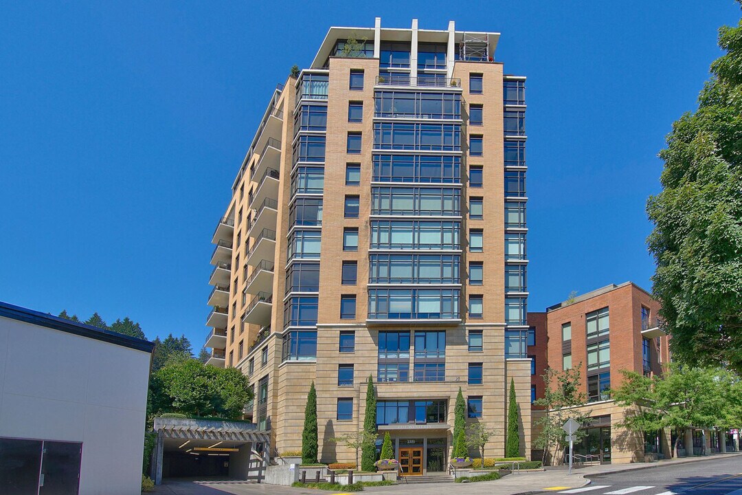 2351 NW Westover Rd, Unit 806 in Portland, OR - Building Photo