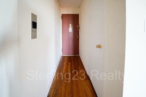 25-34 Crescent St-Unit -5A in Queens, NY - Building Photo - Building Photo