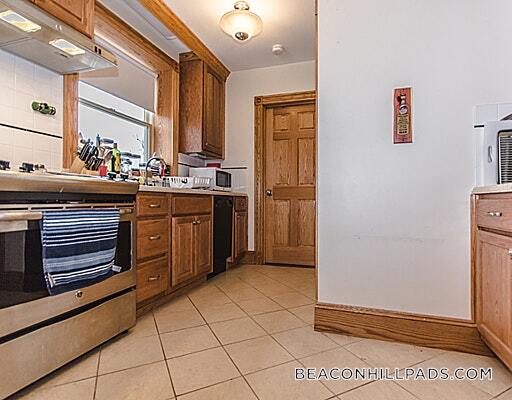 16 S Russell St, Unit 2 in Boston, MA - Foto de edificio - Building Photo