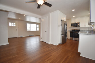 1559 Orchardview Dr in Pittsburgh, PA - Building Photo - Building Photo
