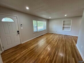 918 Woodall Ln NW in Huntsville, AL - Building Photo - Building Photo