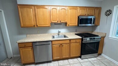 8676 Oak Rd in Parkville, MD - Building Photo - Building Photo