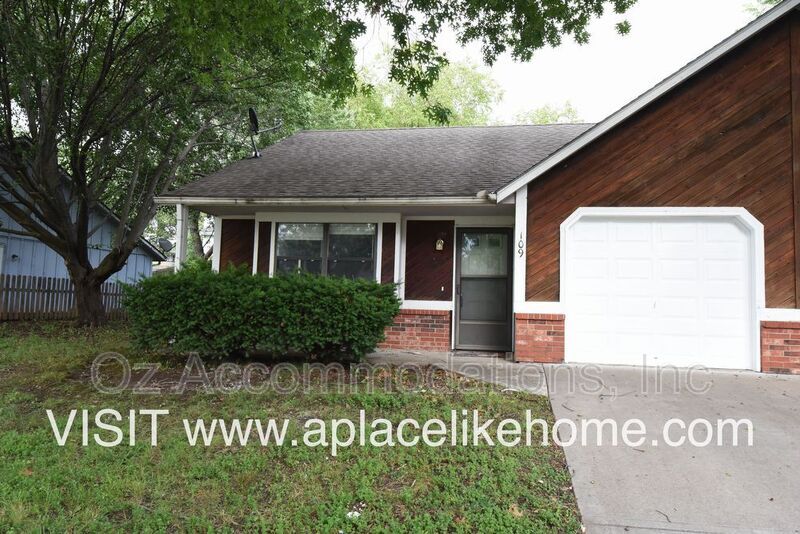 109 SE Greystone Dr in Lee's Summit, MO - Building Photo