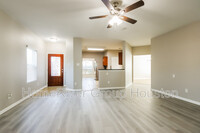 8231 Rosemary Drive in Baytown, TX - Foto de edificio - Building Photo