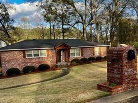 3024 Whispering Pines Cir in Hoover, AL - Building Photo