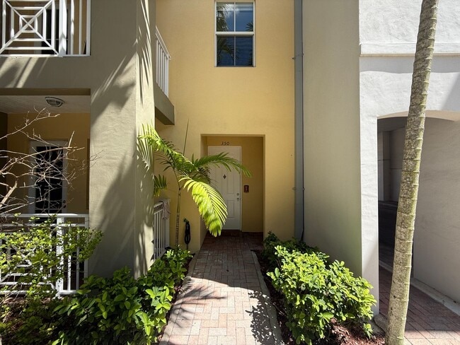350 Olssen Ave in Fort Lauderdale, FL - Building Photo - Building Photo