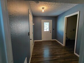 15495 Tampa Rd in St. Robert, MO - Foto de edificio - Building Photo