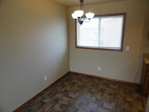 1713 Torrey Pines Dr in Brookings, SD - Building Photo - Building Photo