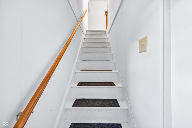 930 7th St, Unit B in Columbus, IN - Building Photo - Building Photo