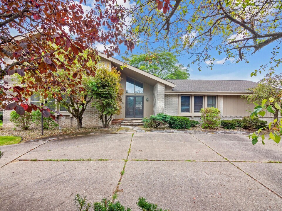 1821 Argosy Ct in Bloomfield Township, MI - Building Photo