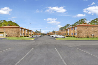 Vue Apartment Homes in Fayetteville, NC - Building Photo - Building Photo