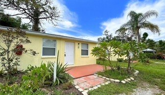 255 Pineapple St in Englewood, FL - Building Photo