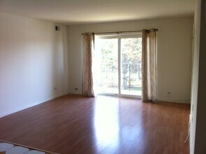 9368 Bay Colony Dr in Des Plaines, IL - Building Photo - Building Photo