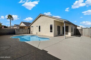 8835 W Michelle Dr in Peoria, AZ - Building Photo