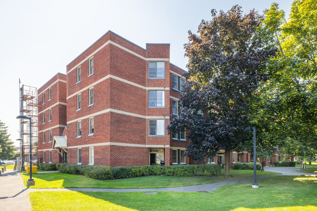 Asher Place Apartments in Ottawa, ON - Building Photo - Building Photo