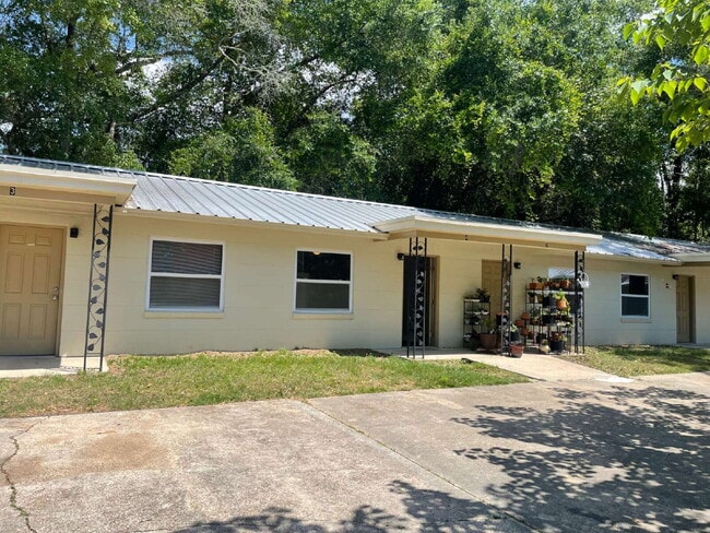 property at 3721 Crawfordville Rd