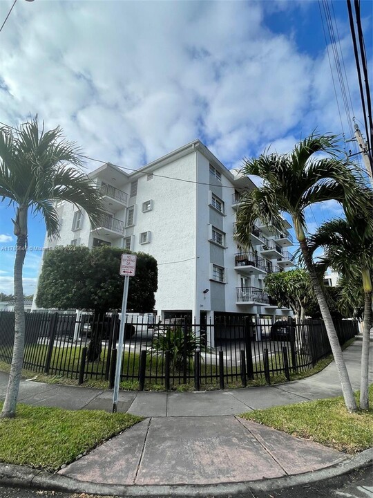 2500 SW 6th St in Miami, FL - Building Photo