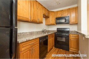 138 Highland Ave in Somerville, MA - Building Photo