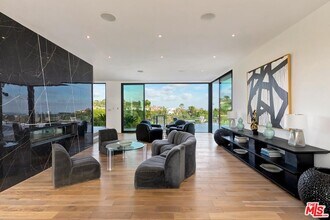 920 Linda Flora Dr in Los Angeles, CA - Building Photo - Building Photo