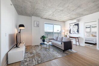 Esplanade Cartier in Montréal, QC - Building Photo - Interior Photo