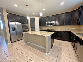 4578 Silverthorn Dr in Jacksonville, FL - Building Photo - Building Photo