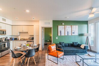 9600 W Georgia Ave in Glendale, AZ - Foto de edificio - Building Photo