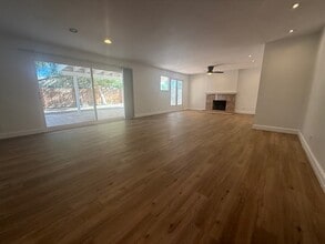 23123 Cohasset St in West Hills, CA - Foto de edificio - Building Photo
