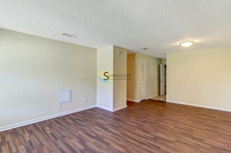 7438 Jade Dr N in Jacksonville, FL - Building Photo - Building Photo