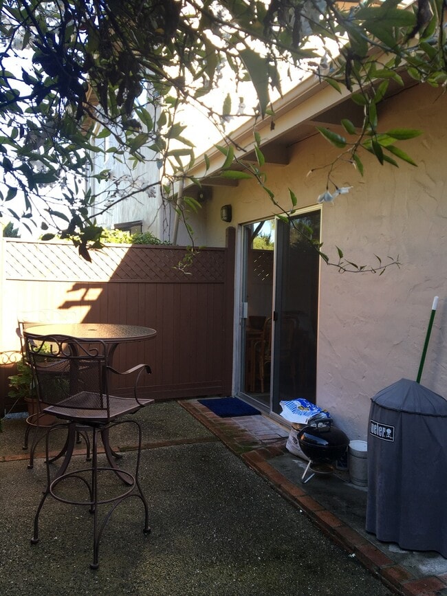 740 Dickman Ave in Monterey, CA - Building Photo - Building Photo