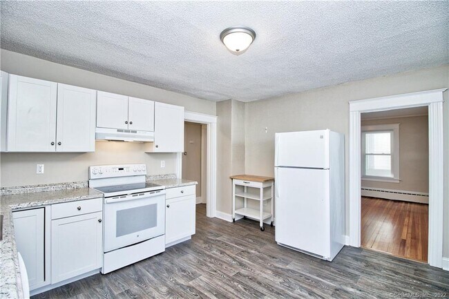 15 Diamond St in Plymouth, CT - Building Photo - Building Photo