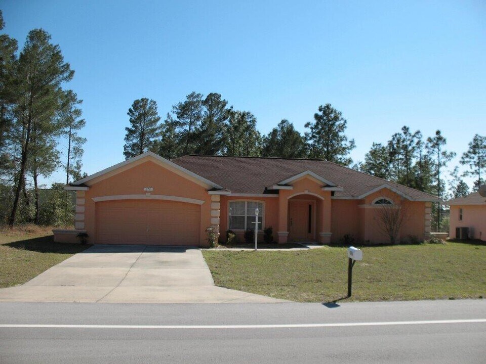 376 Marion Oaks Trail in Ocala, FL - Building Photo