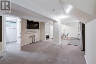21 Robina Ave in Toronto, ON - Building Photo - Building Photo