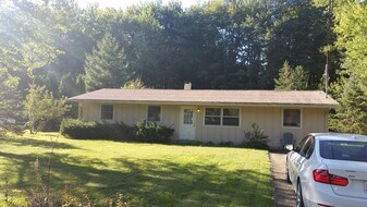 1361 Finch Ln in Milford, OH - Building Photo