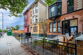 54 Martense St in Brooklyn, NY - Foto de edificio - Building Photo
