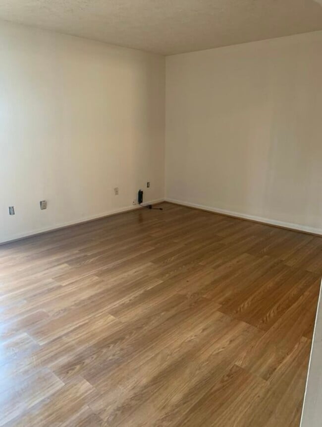 372 Circuit Ln in Newport News, VA - Building Photo - Building Photo